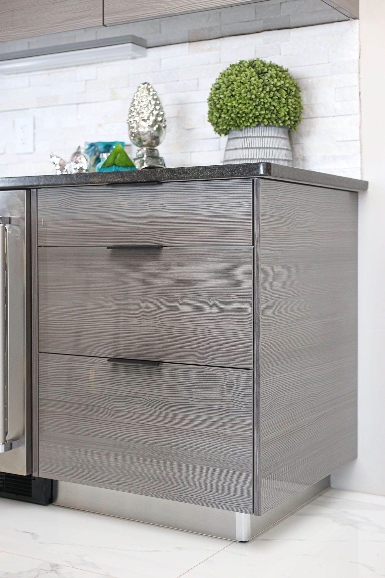 Base Laminate Drawer Cabinet Black Counter White Stone Backsplash Elite Cabinets Tulsa Cabinet Design Remodel