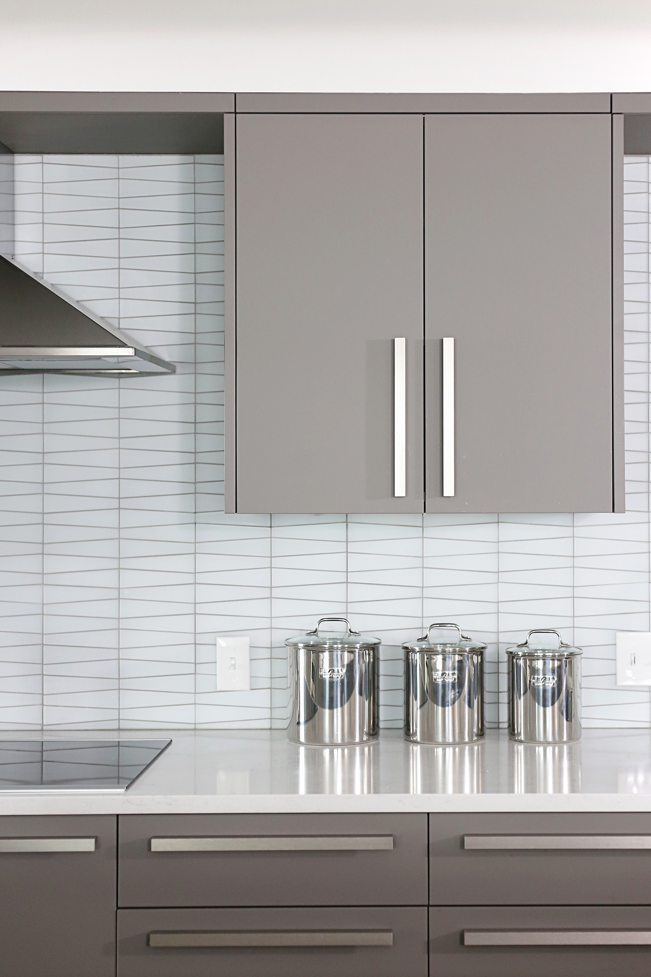 Kitchen Wall Cabinet Storage Decorative Backsplash White Counters Induction Ctooking Elite Cabinets Tulsa Kitchen Design